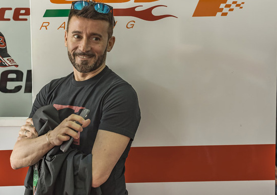 Max Biaggi, incidente con la Supermotard. Non è grave Max Biaggi, incidente con la Supermotard. Non è grave