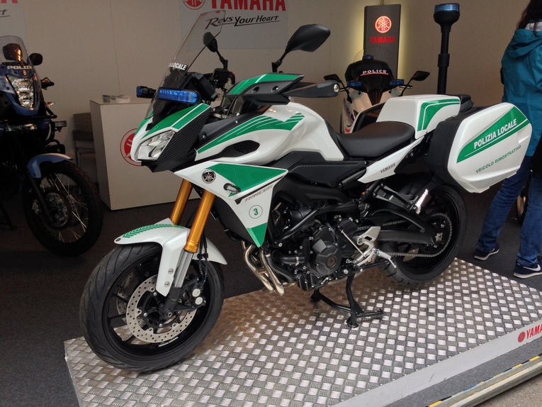 yamaha-polizia-6.jpg
