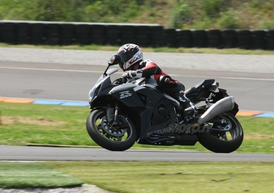 SUZUKI GSX-R 1000 K9 SUZUKI GSX-R 1000 K9