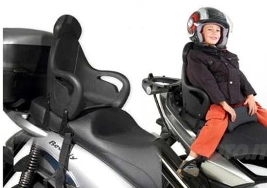 Niente seggiolino per i bambini in moto Niente seggiolino per i bambini in moto