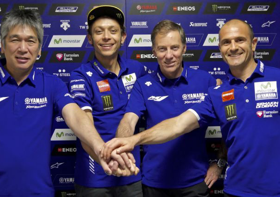 Rossi e Yamaha rinnovano per due anni Rossi e Yamaha rinnovano per due anni
