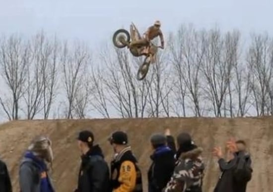 Tony Cairoli protagonista del nuovo video di Grido Tony Cairoli protagonista del nuovo video di Grido