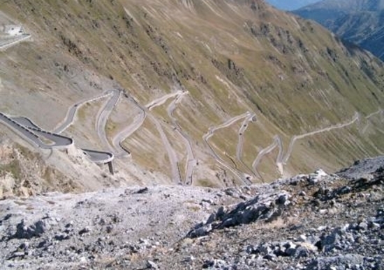 Passo dello Stelvio: dal 2012 pedaggio per tutti i veicoli a motore Passo dello Stelvio: dal 2012 pedaggio per tutti i veicoli a motore