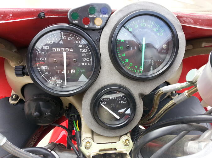 ducati-916-cruscotto.jpg