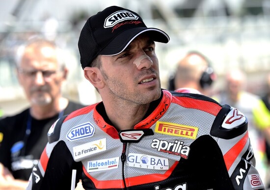 SBK. Alex De Angelis con il team Pedercini nel 2017 SBK. Alex De Angelis con il team Pedercini nel 2017