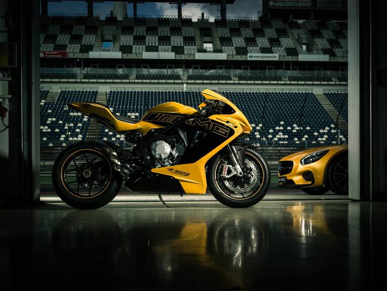 mv-agusta-f3-800-mercedes-amg-gt-01.jpg